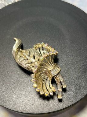 Coro Gold-tone Leaf Brooch with Aurora-like Crystal Accents